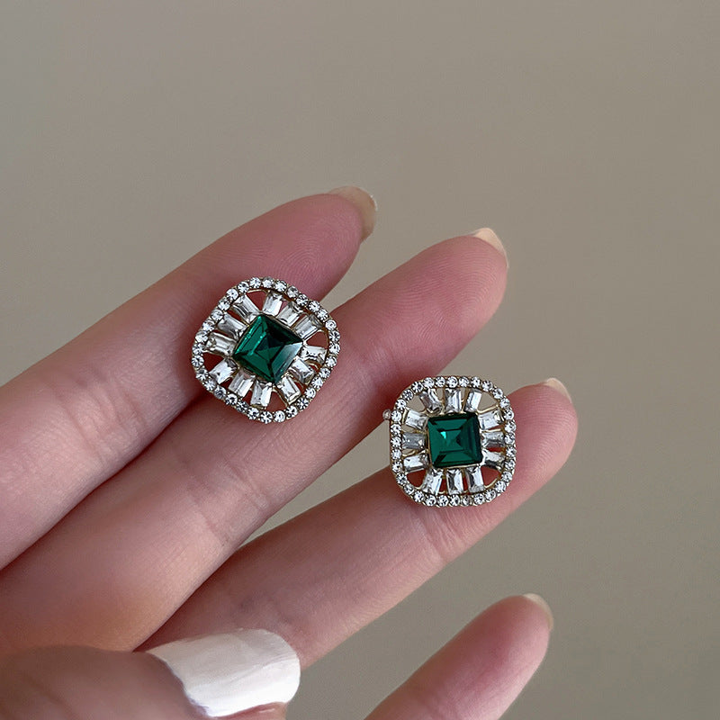 Vintage Green Heart Earrings Cn0044