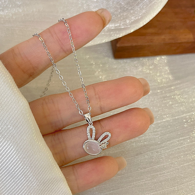 S925 Sterling Silver Kalsedon Putih Wortel Kelinci Kalung