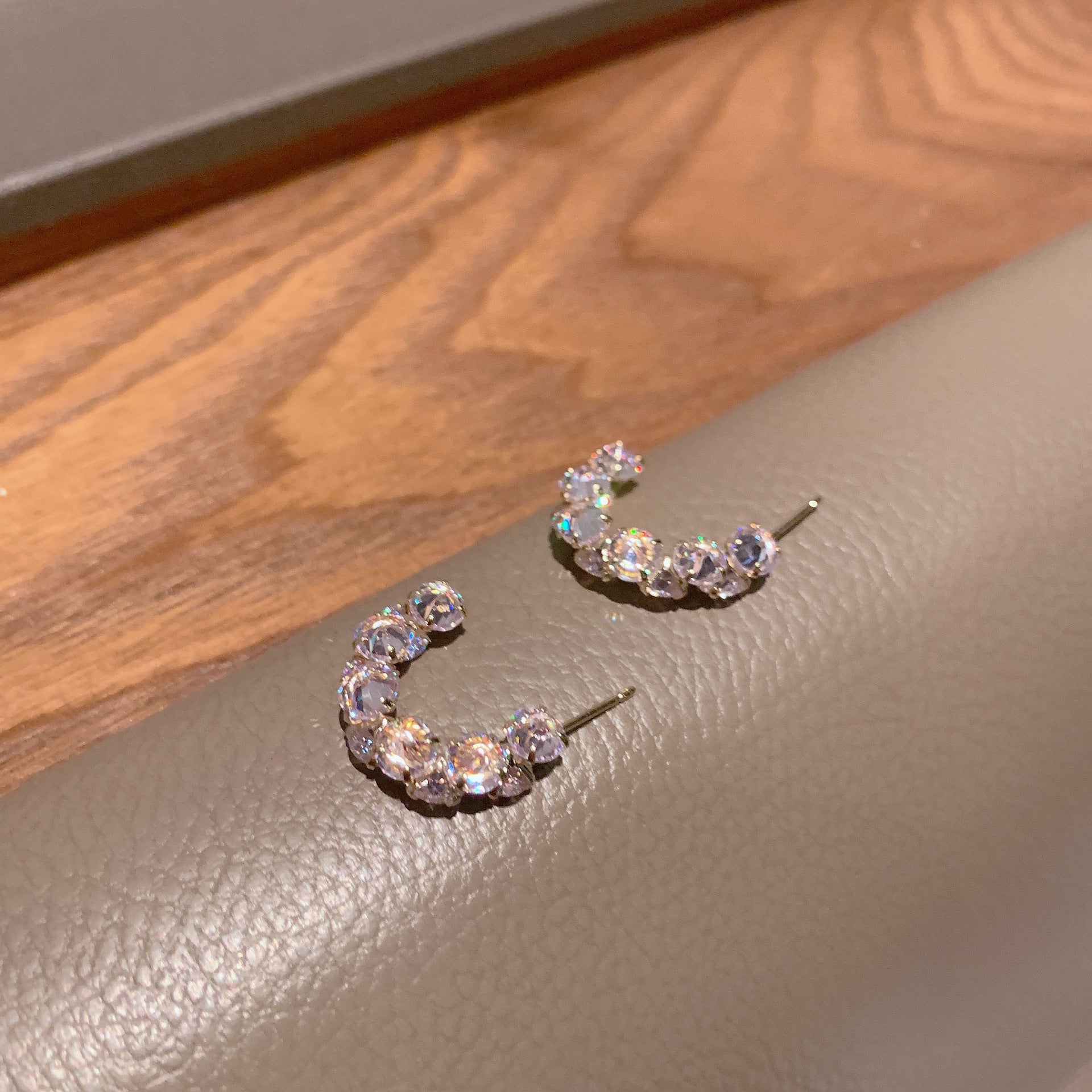 زیرکون C- گوشواره زن خلق و خوی وحشی گوشواره شخصی