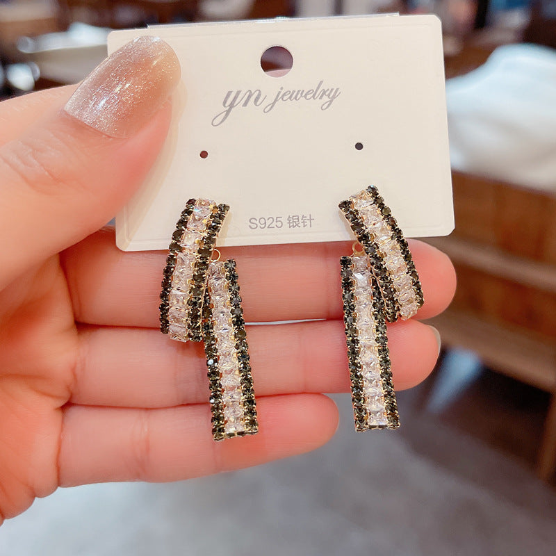 گوشواره های منحنی کامل الماس در جلو و پشت جدید