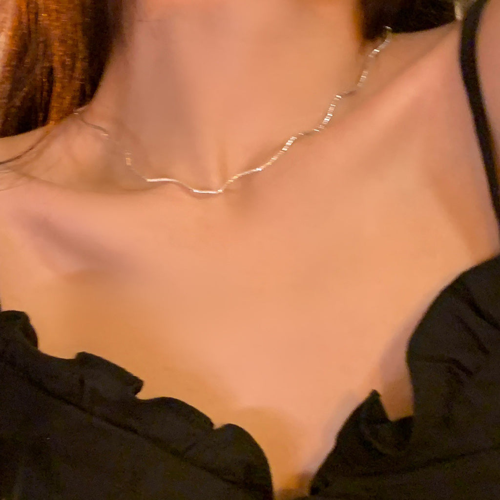 Basit dalgalı boyun zinciri