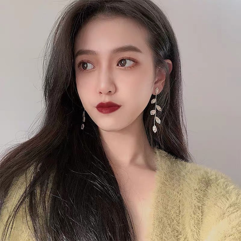 Anting Berbentuk Daun Zirkon Anting Elegan Panjang Serba Guna