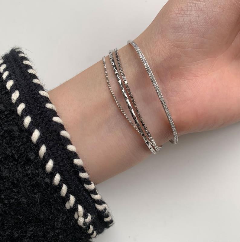 মাল্টি-লেয়ার ব্রেসলেট মহিলাদের বিপরীতমুখী ফ্যাশন মিনিমালিজম ব্যক্তিগতকৃত ব্রেসলেট ব্রেসলেট