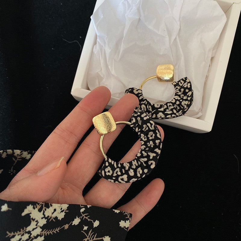 Sweet Kuchao Flu Dark Wind Ear Studs Cn0022