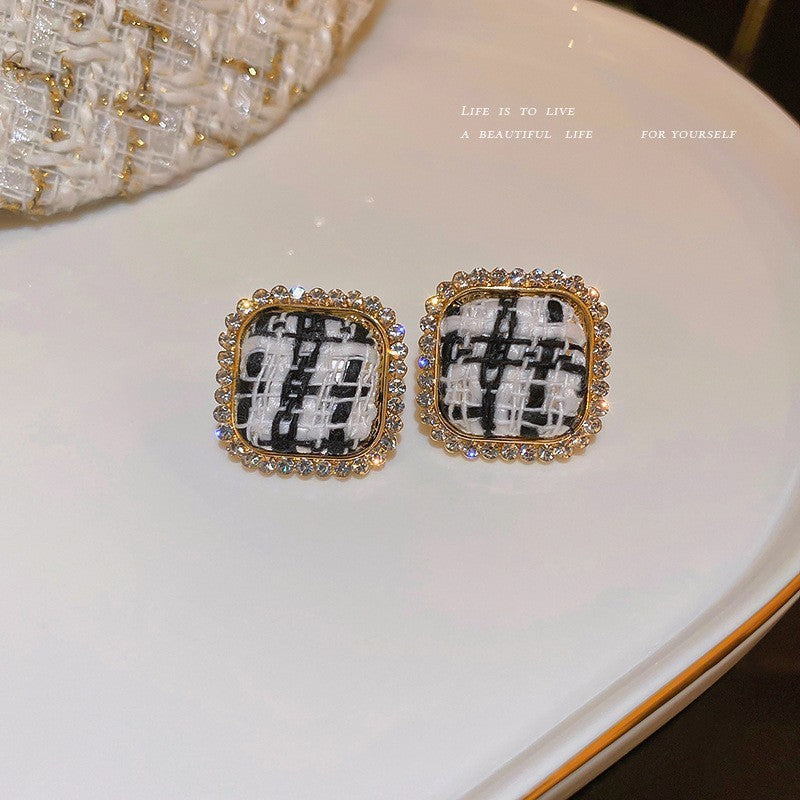 Sweet Kuchao Flu Dark Wind Ear Studs Cn0022