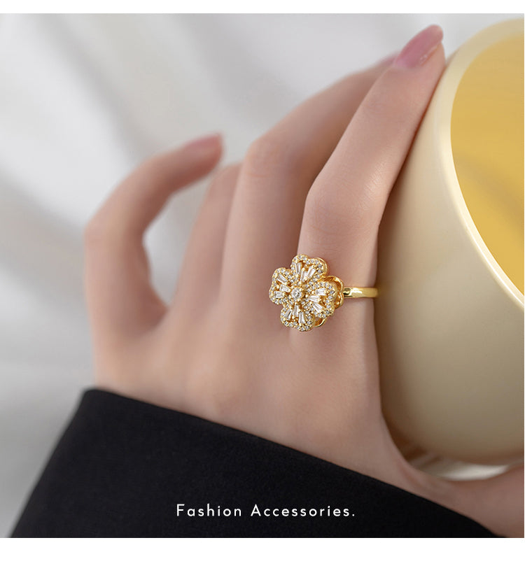 Nhẫn xoay cỏ bốn lá cho nữ