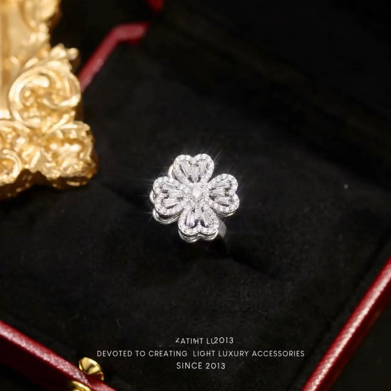 Desain kecil cincin berputar semanggi empat daun ukuran disesuaikan cincin terbuka cincin pribadi berlian ganda