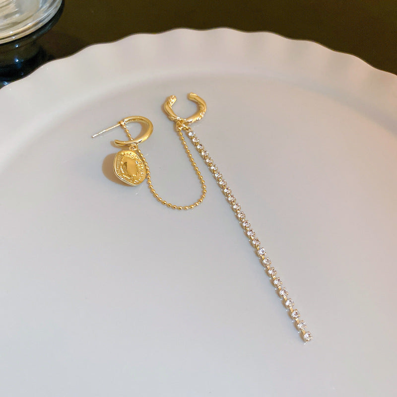 گوشواره های منگوله دار پلاکی گرد و پرتره نامتقارن