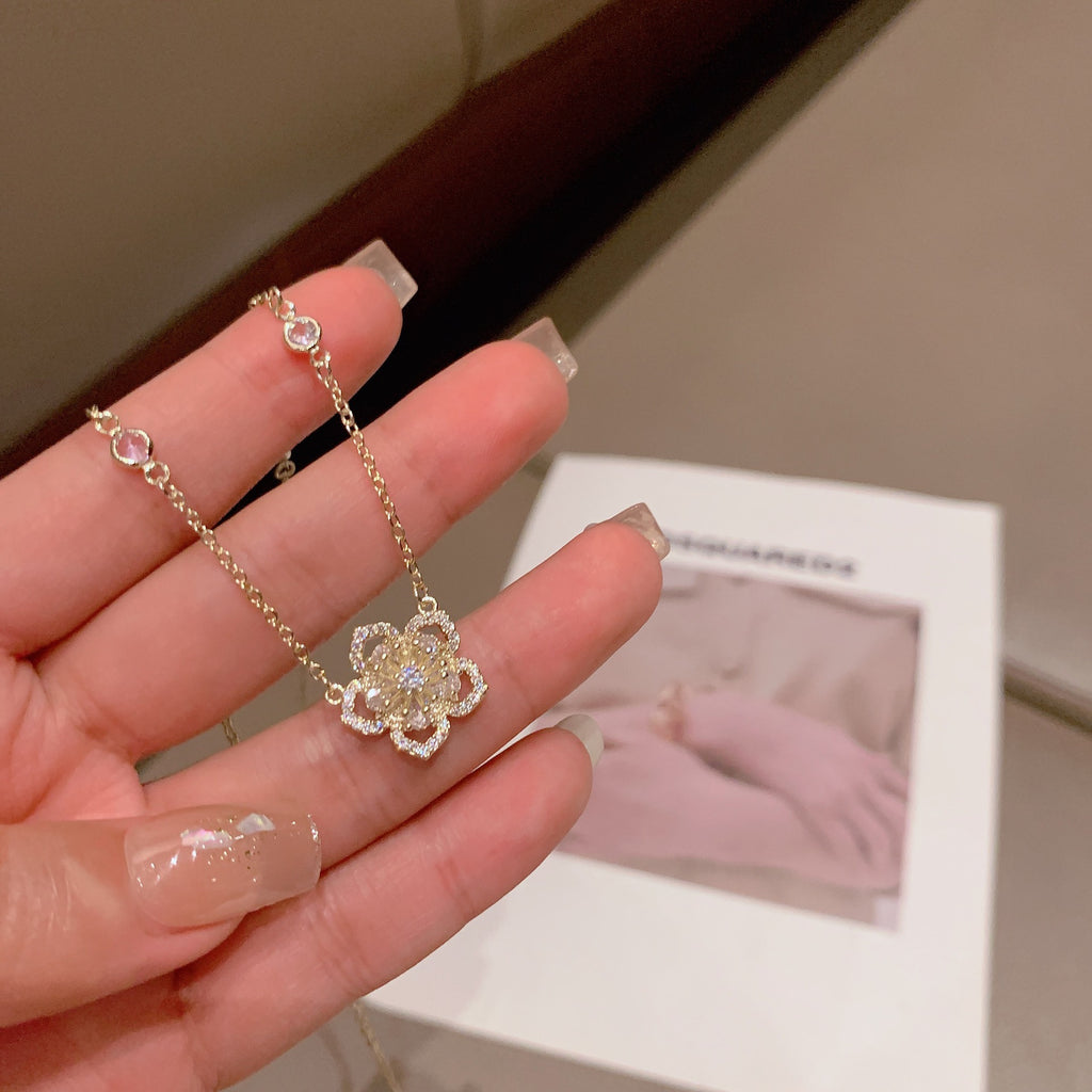 পীচ ব্লসম মাইক্রো-ইনলেইড জিরকন ফুল ক্ল্যাভিকল চেইন