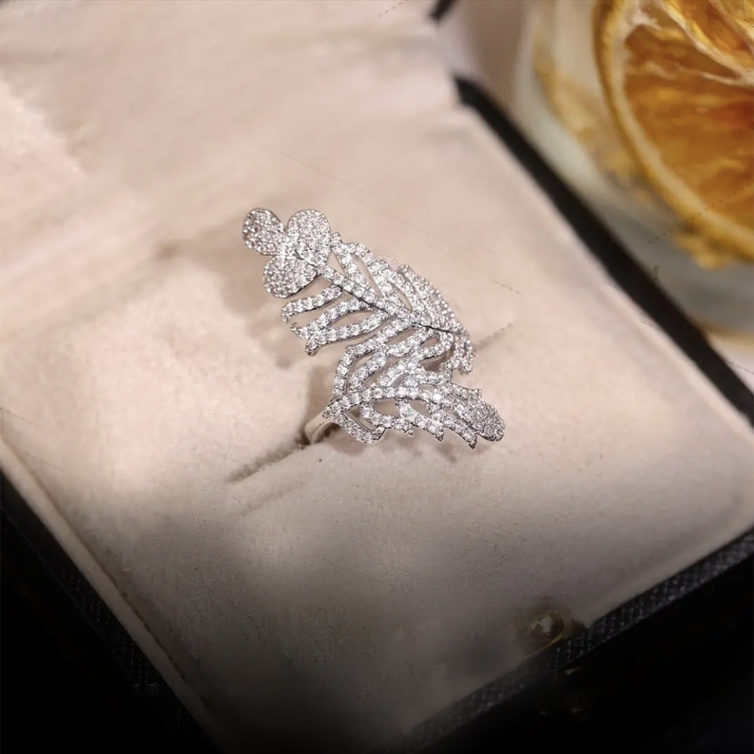 Nhẫn lông vũ lớn sáng bóng hơi khảm zircon