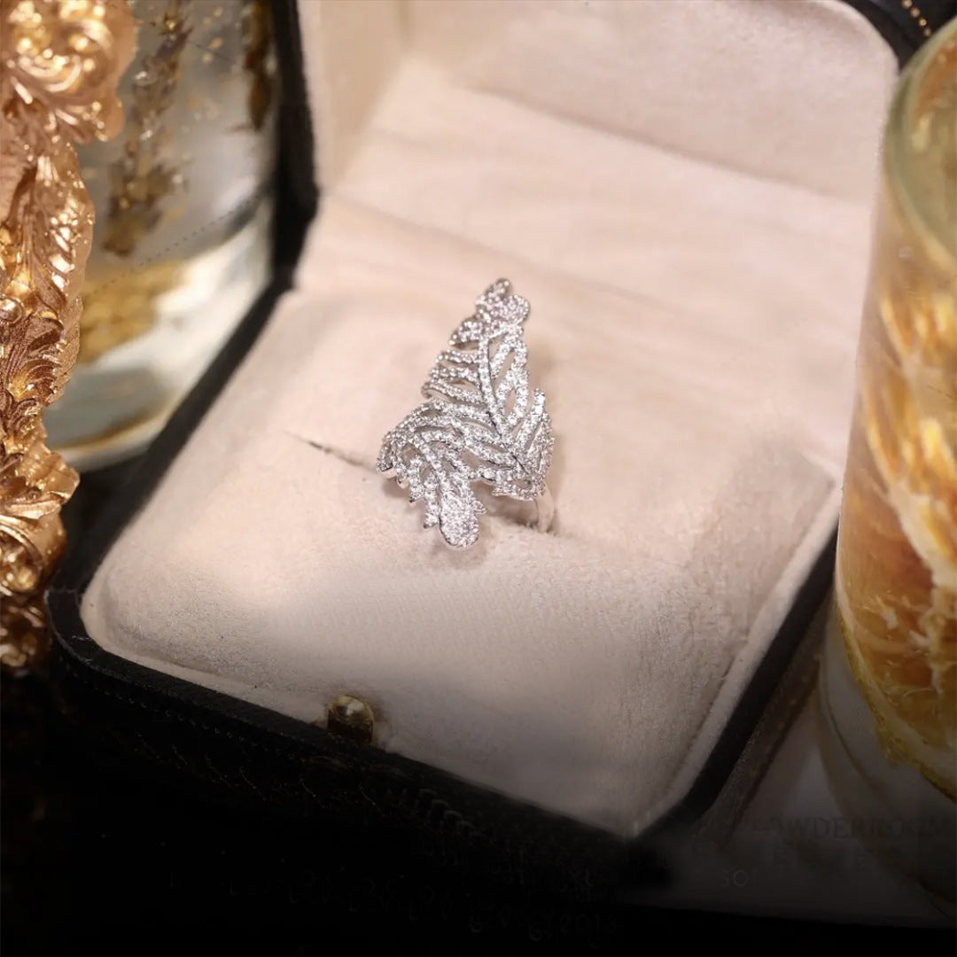 Nhẫn lông vũ lớn sáng bóng hơi khảm zircon