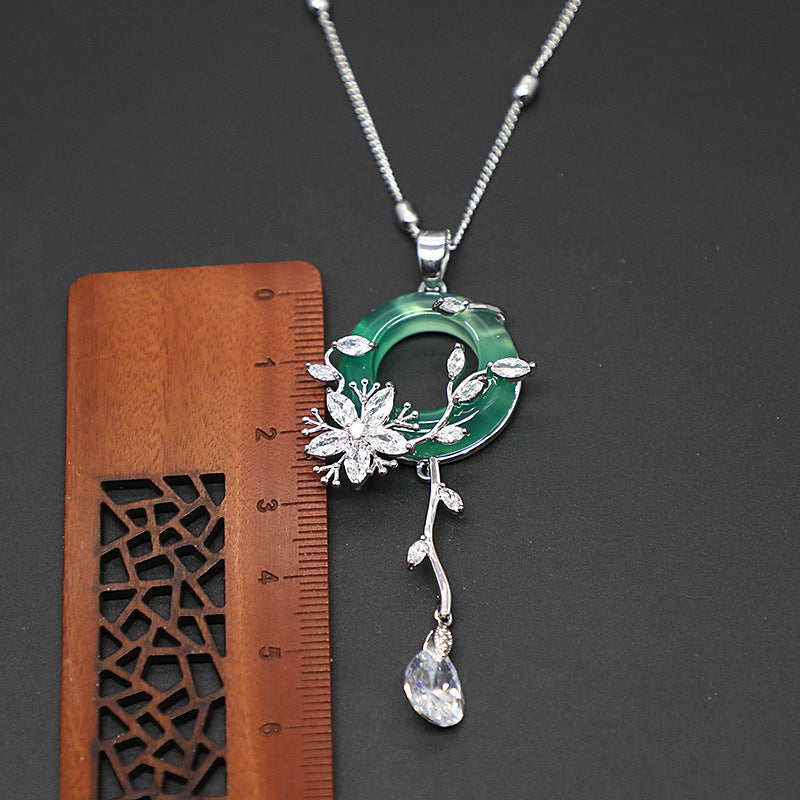 Green chalcedony ring flower crystal necklace