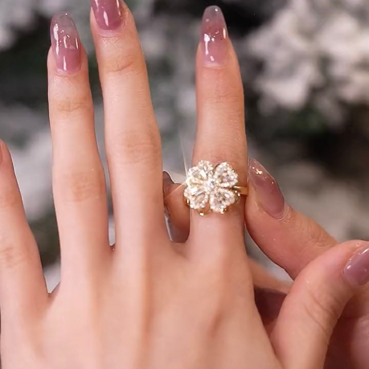 Desain kecil cincin berputar semanggi empat daun ukuran disesuaikan cincin terbuka cincin pribadi berlian ganda