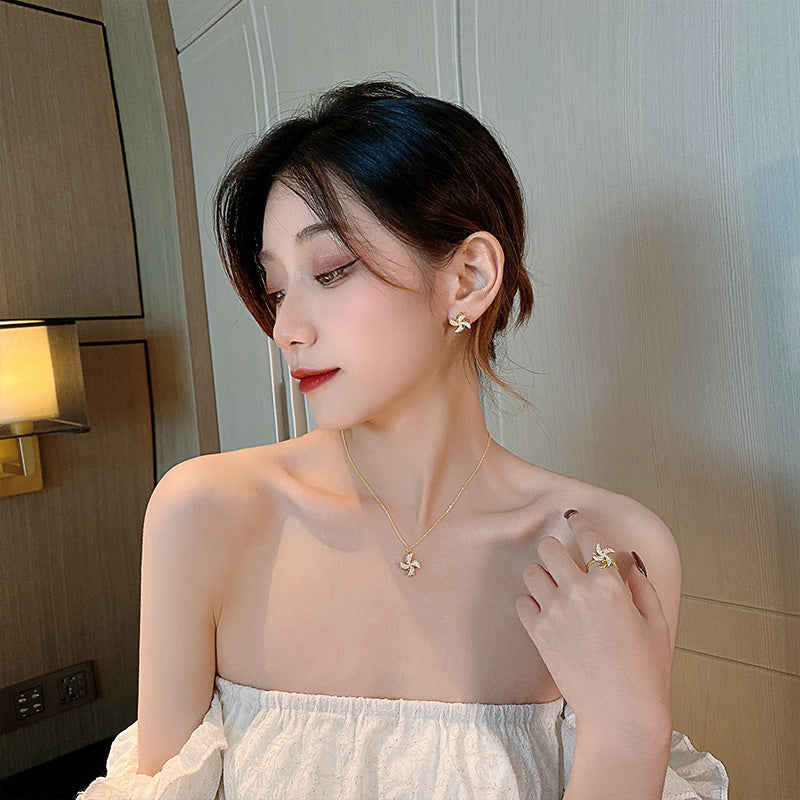 Kalung kincir angin yang dapat diputar untuk wanita musim panas mewah ceruk rantai klavikula 2021 perasaan desain baru aksesoris kalung merah bersih