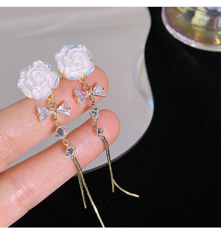Retro gentle camellia tassel earrings