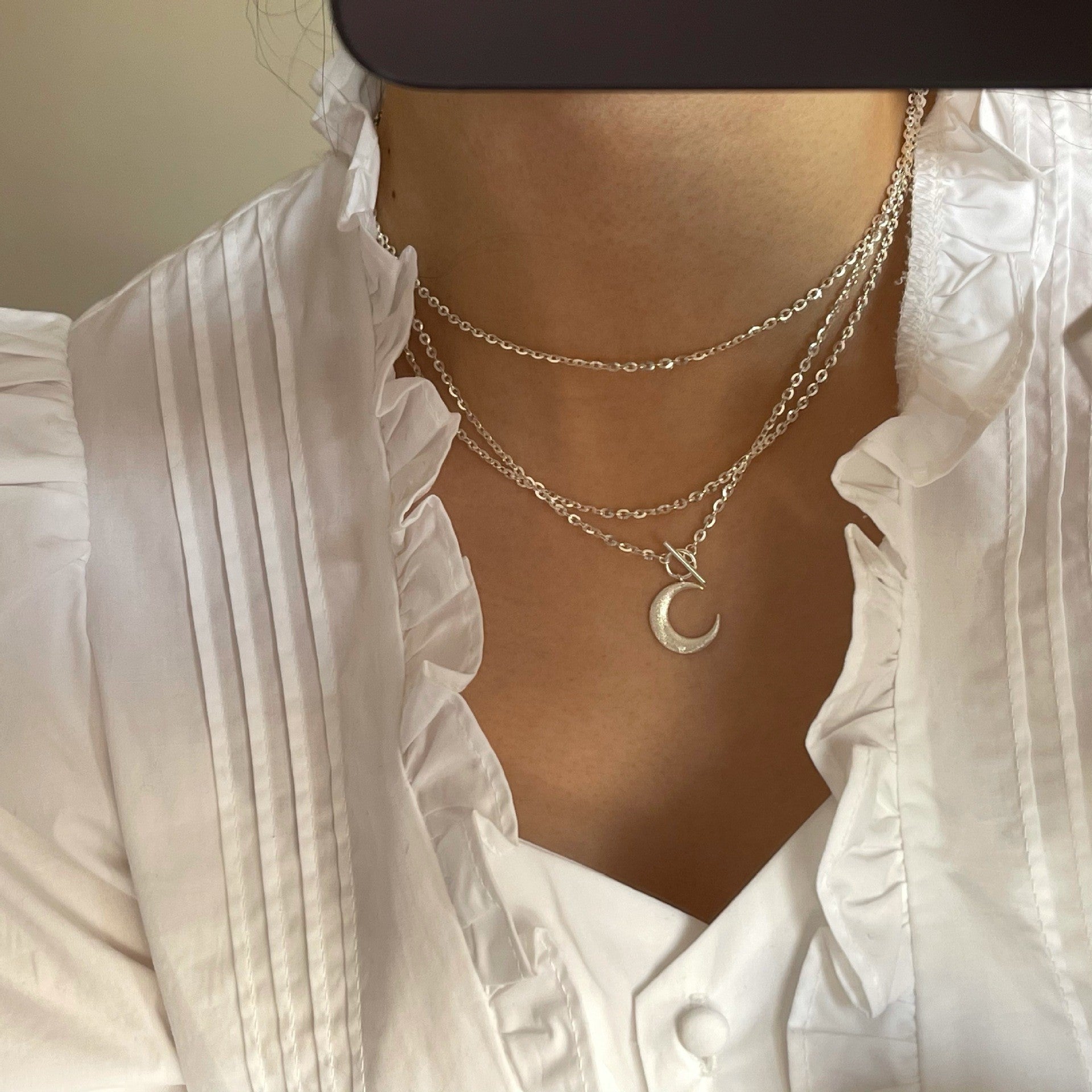 Flash sand moon necklace