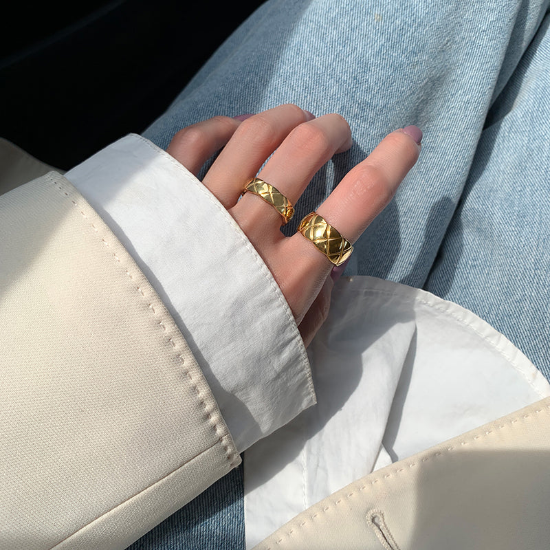 Âu Mỹ Retro Kẻ Sọc Kim Cương Vàng Thép Titan Nhẫn Nữ Thời Trang Cá Tính Nhẫn Cặp Đôi Ngón trỏ Khớp Nhẫn