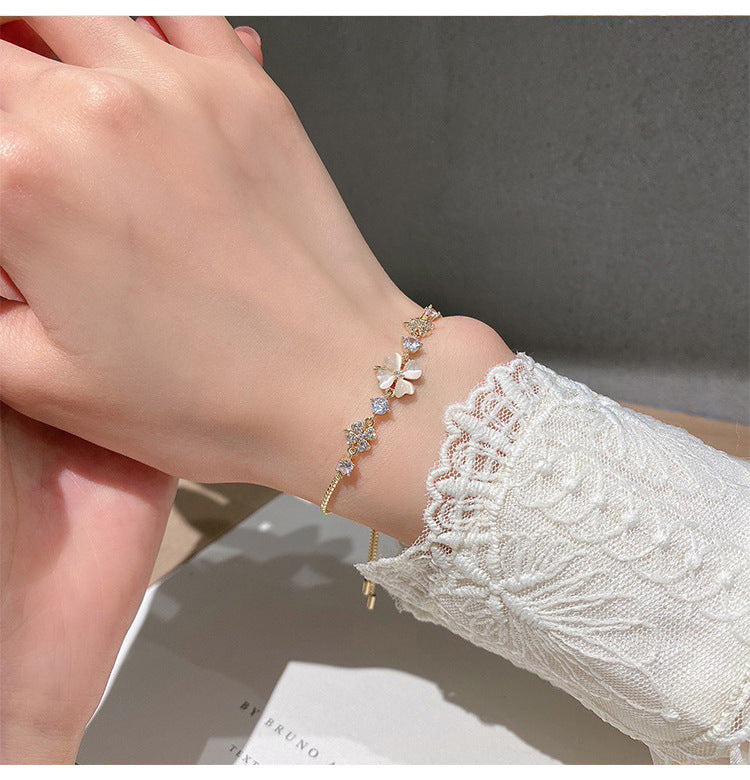 Shell four-leaf clover bracelet female