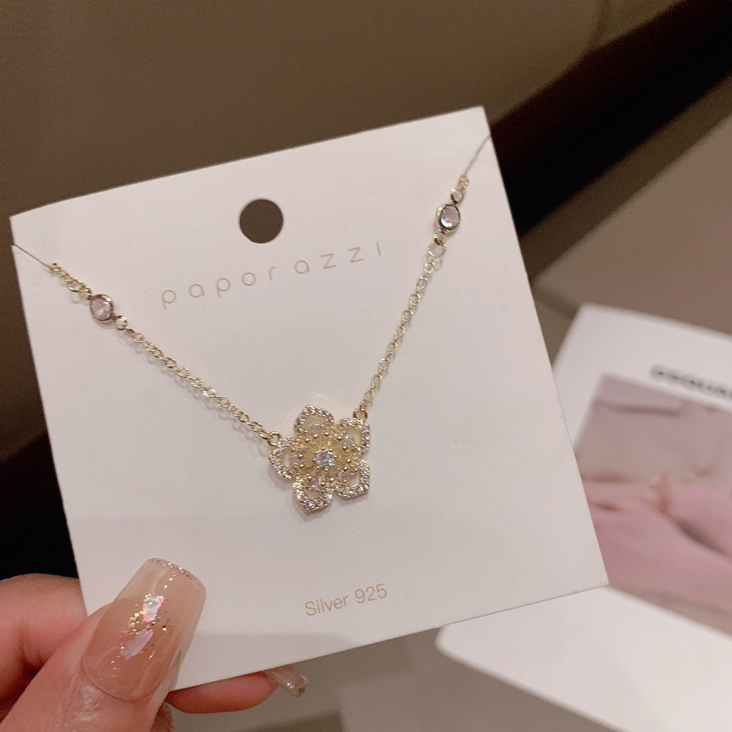 পীচ ব্লসম মাইক্রো-ইনলেইড জিরকন ফুল ক্ল্যাভিকল চেইন