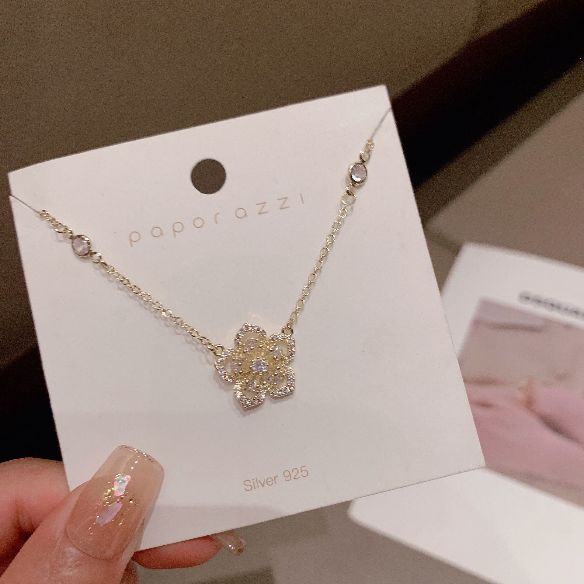 পীচ ব্লসম মাইক্রো-ইনলেইড জিরকন ফুল ক্ল্যাভিকল চেইন