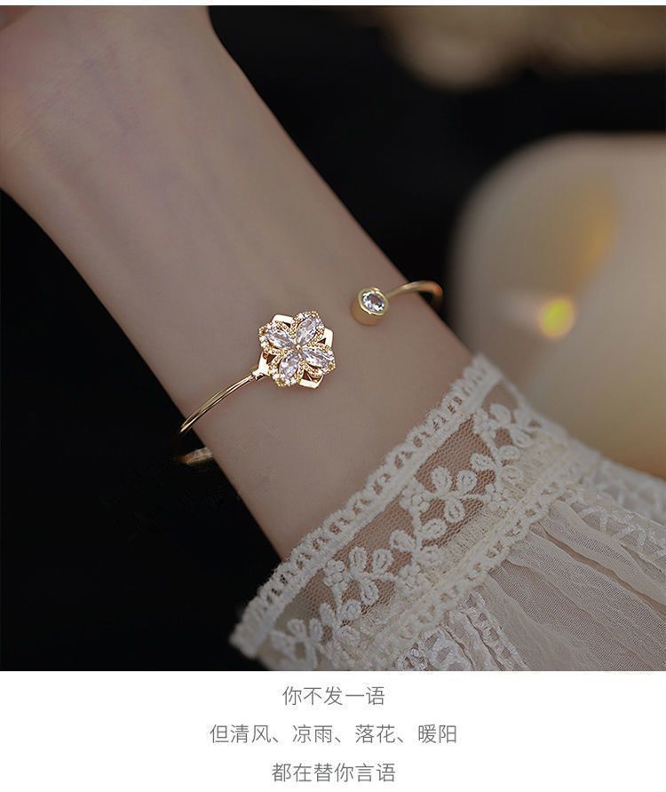 Rotating Flash Drill Clover Bracelet