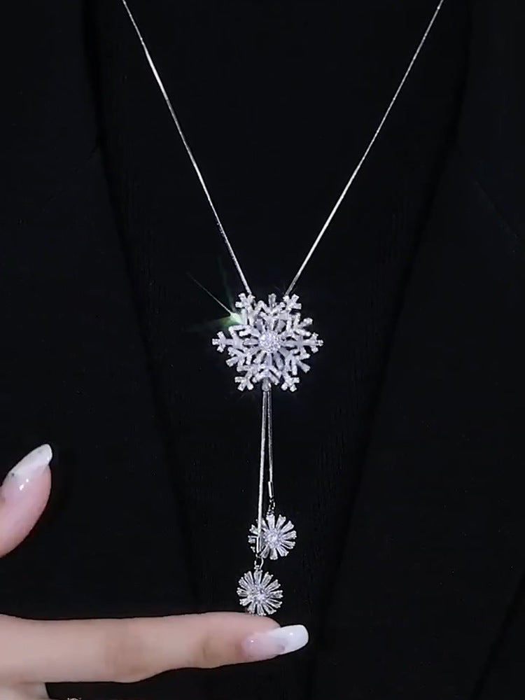 Rantai sweter kepingan salju zirkon berputar kalung Joker wanita