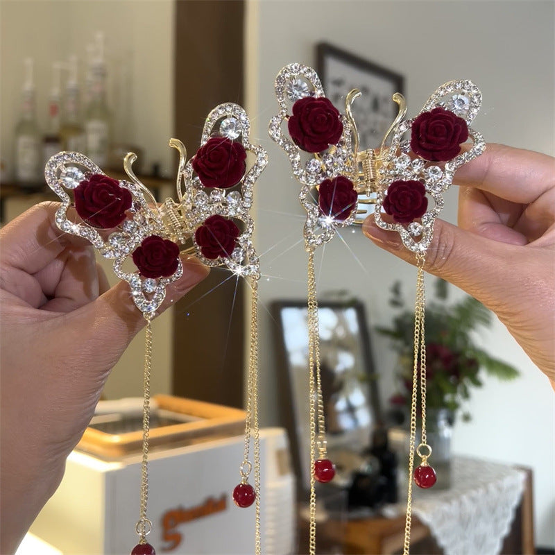 Головной убор для волос с красной розой и бабочкой