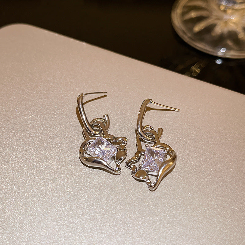 گوشواره های نامنظم حاشیه ای زیرکون قطره ای