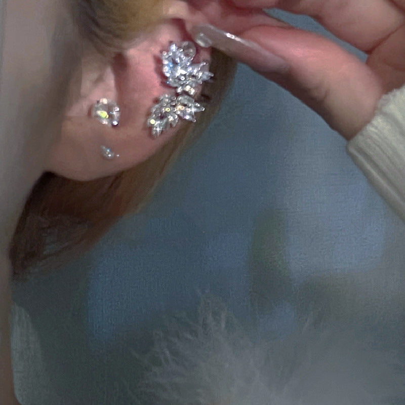 Super flash micro zircon-inlaid butterfly wing ear clip