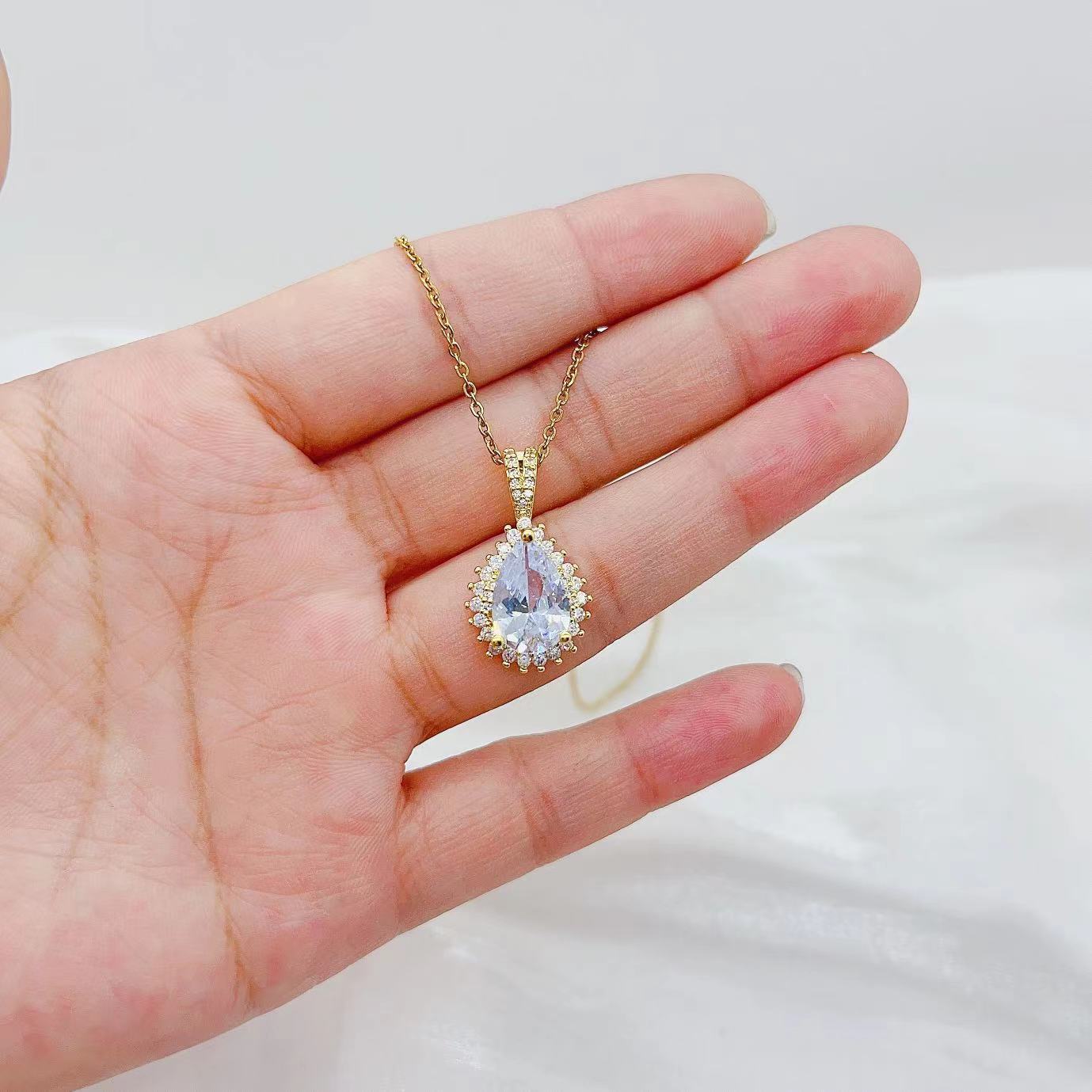 Kalung Tetesan Zirkon Warna Bertatahkan Mikro Tembaga Mengkilap