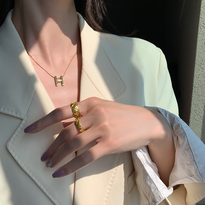 Âu Mỹ Retro Kẻ Sọc Kim Cương Vàng Thép Titan Nhẫn Nữ Thời Trang Cá Tính Nhẫn Cặp Đôi Ngón trỏ Khớp Nhẫn