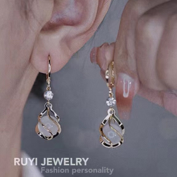 Fashion Design Sense Spiral Opal Earrings Super Flash Diamond Gem Earrings Face Skinny Ear Jewelry