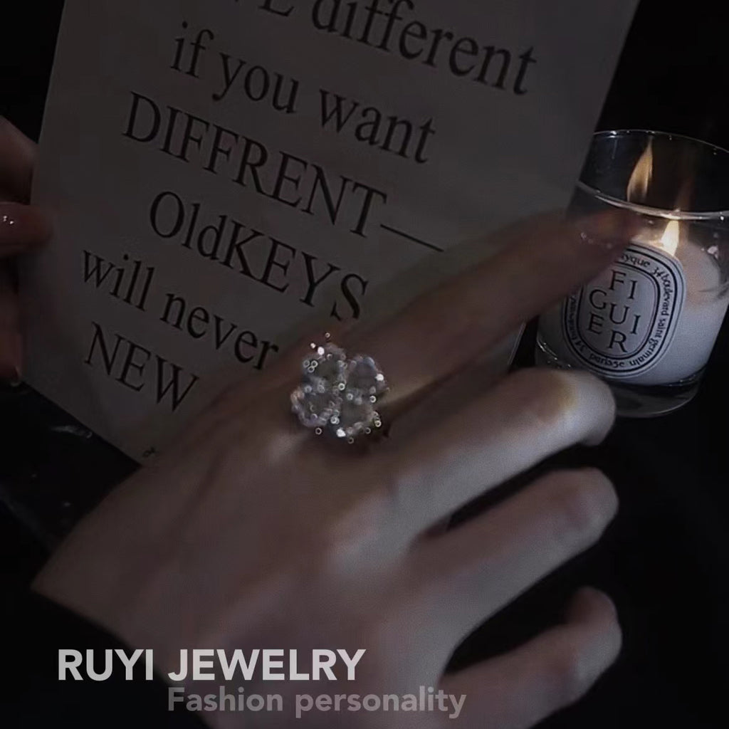 Desain kecil cincin berputar semanggi empat daun ukuran disesuaikan cincin terbuka cincin pribadi berlian ganda