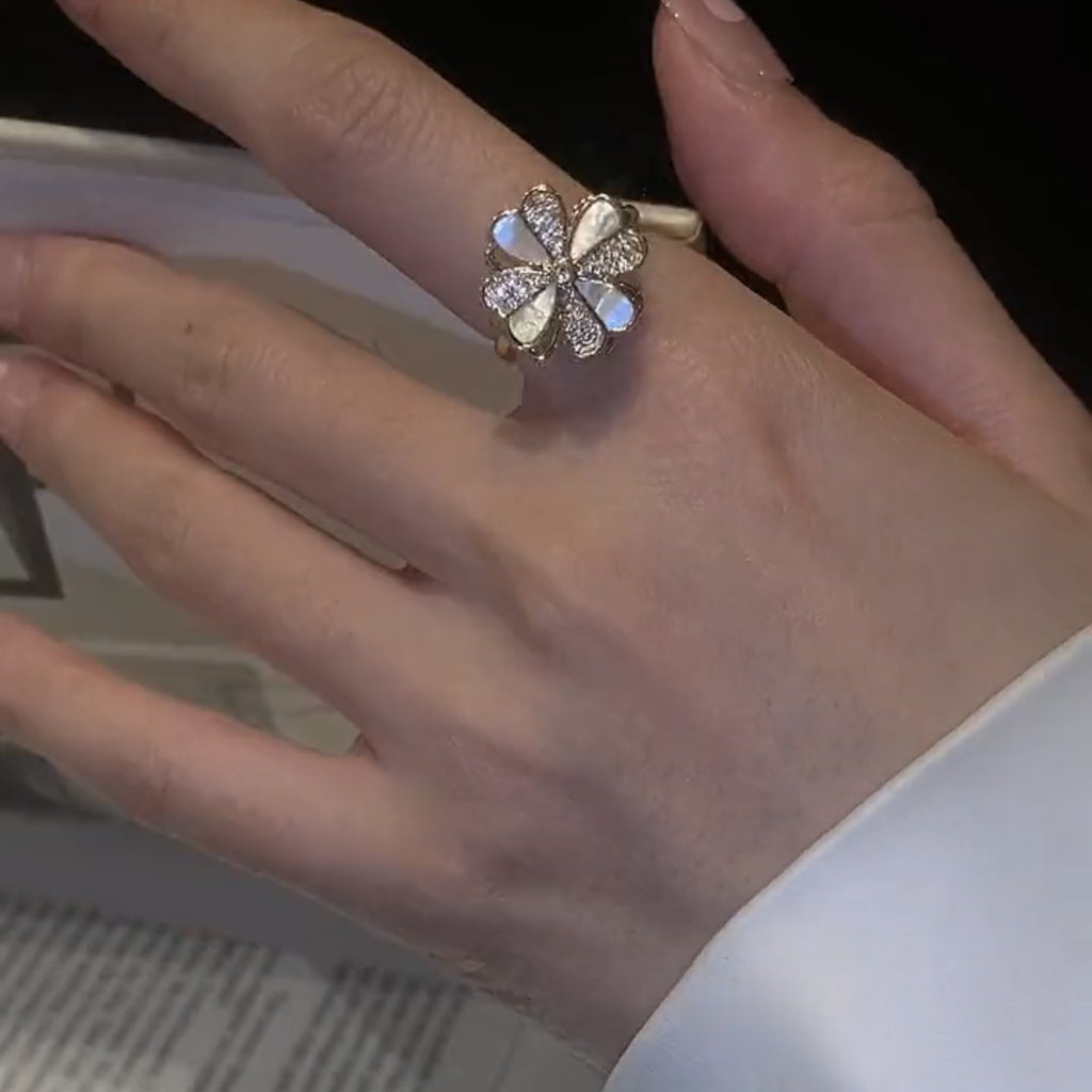 Rotatable four-leaf clover shell color matching ring