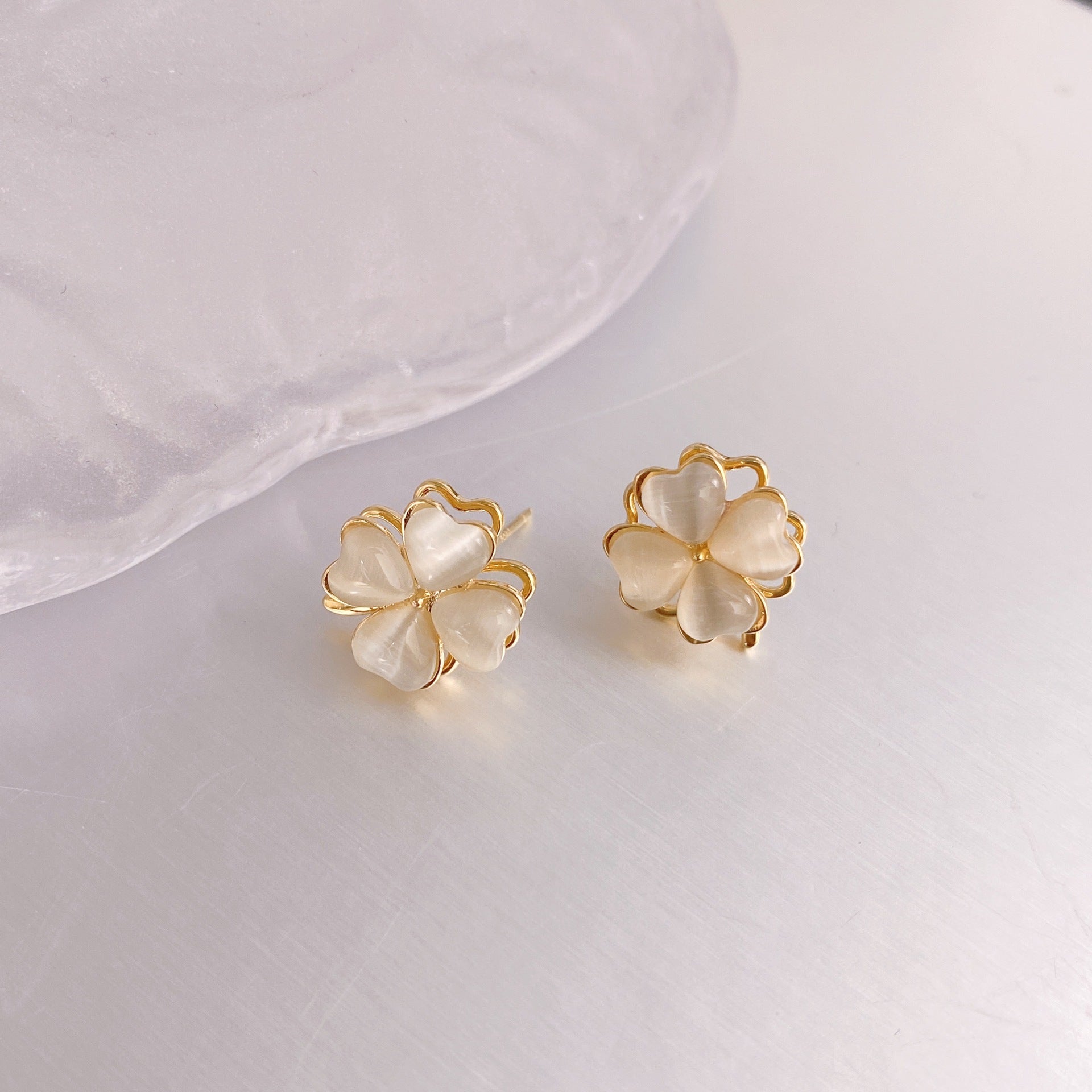 گوشواره کوچک چرخان شبدر چهار برگ عقیق