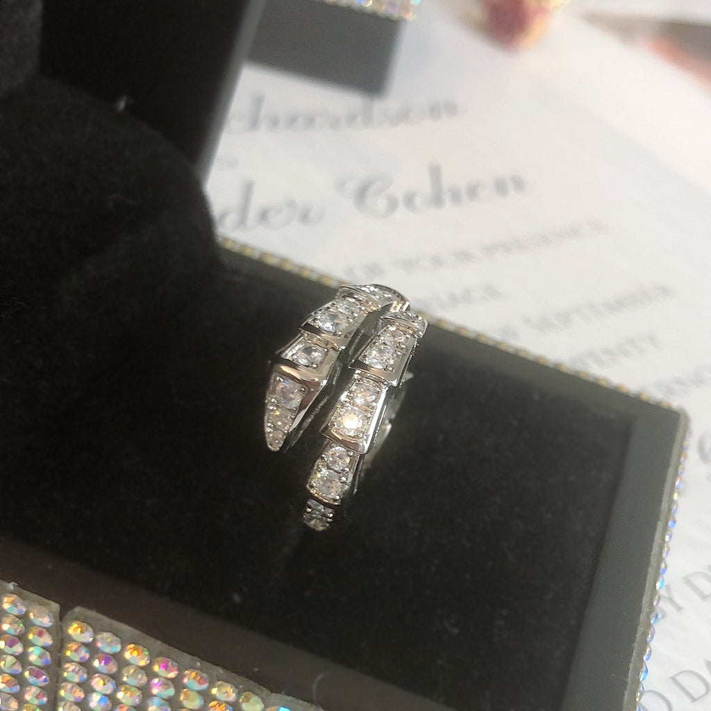 Cincin Tulang Ular Sempit