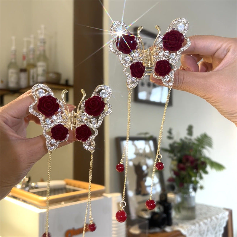 Головной убор для волос с красной розой и бабочкой