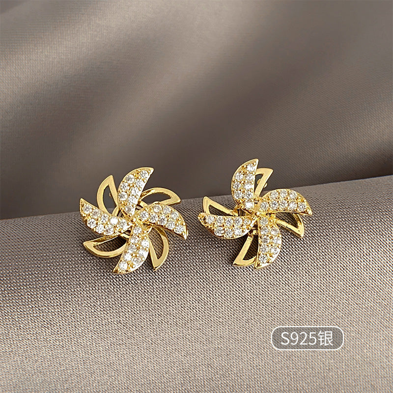 Kalung kincir angin yang dapat diputar untuk wanita musim panas mewah ceruk rantai klavikula 2021 perasaan desain baru aksesoris kalung merah bersih