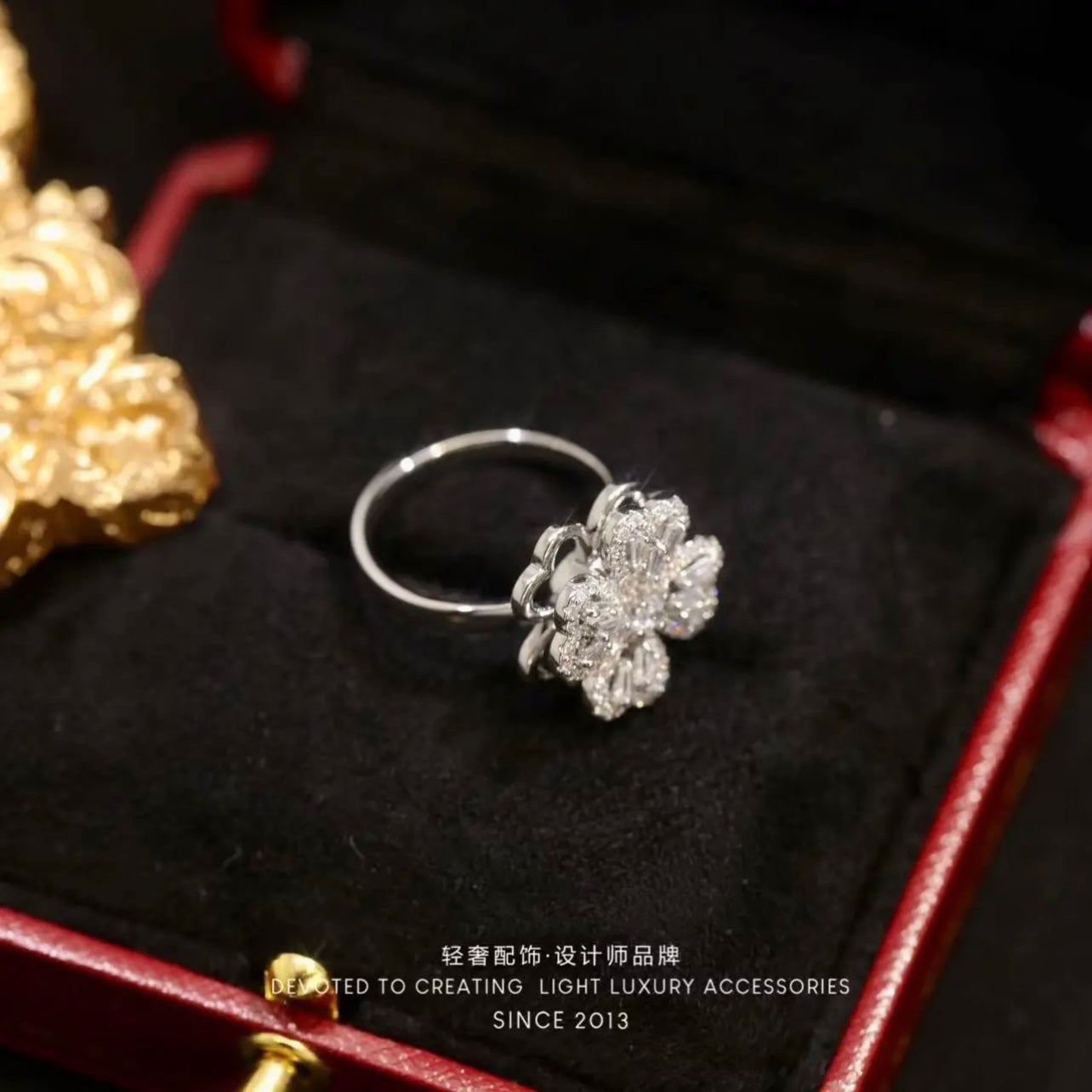 Desain kecil cincin berputar semanggi empat daun ukuran disesuaikan cincin terbuka cincin pribadi berlian ganda