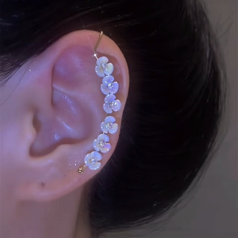 Huancai White Flower Ear Clip