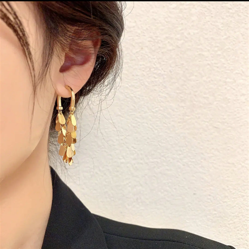 گوشواره منگوله ای پولک دار فلزی