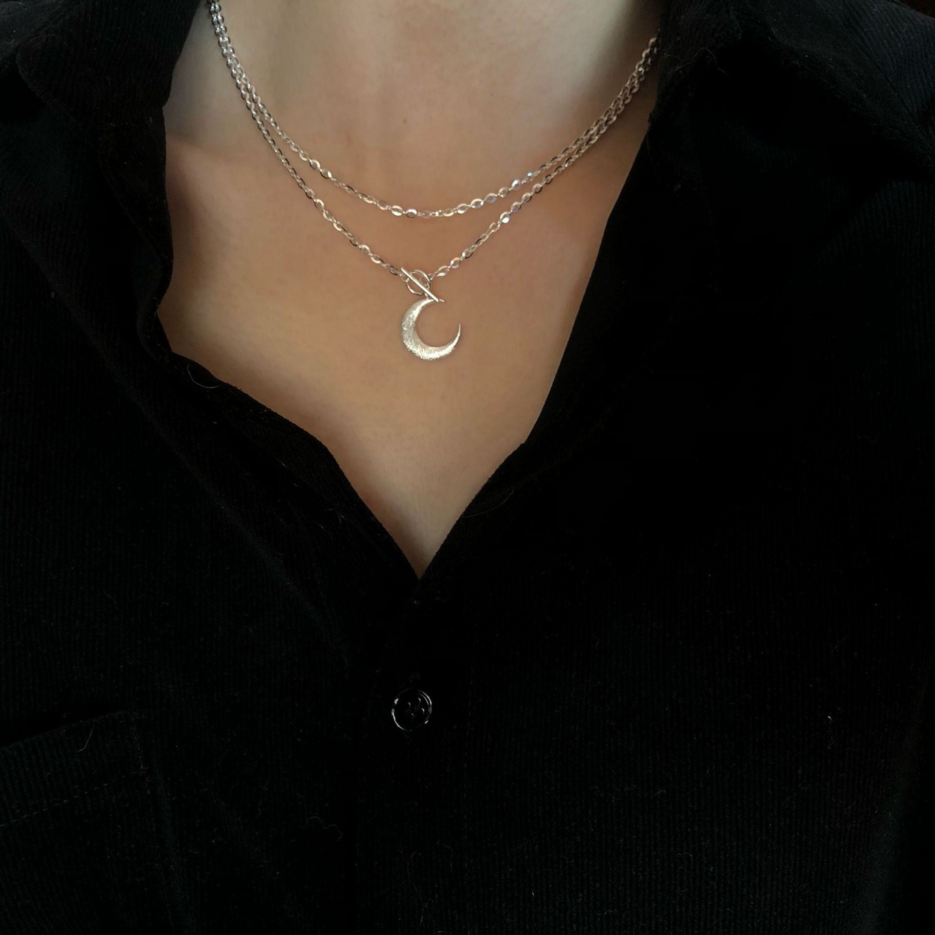 Flash sand moon necklace