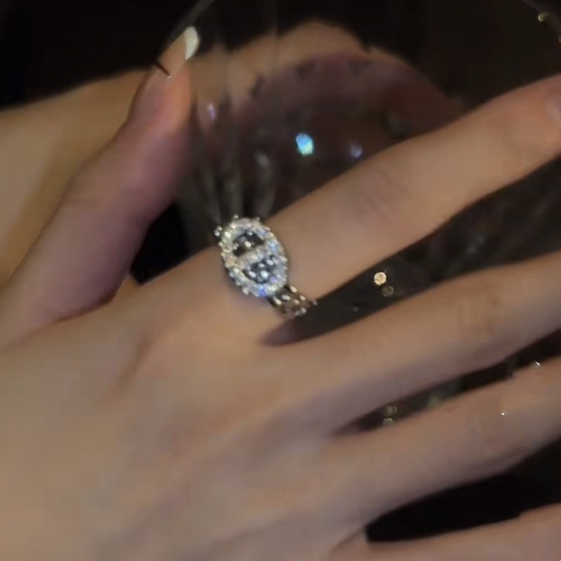 Vòng đeo tay và nhẫn có thể điều chỉnh bằng kim cương đầy đủ mũi lợn