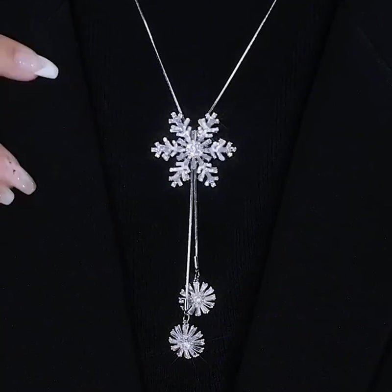 Rantai sweter kepingan salju zirkon berputar kalung Joker wanita