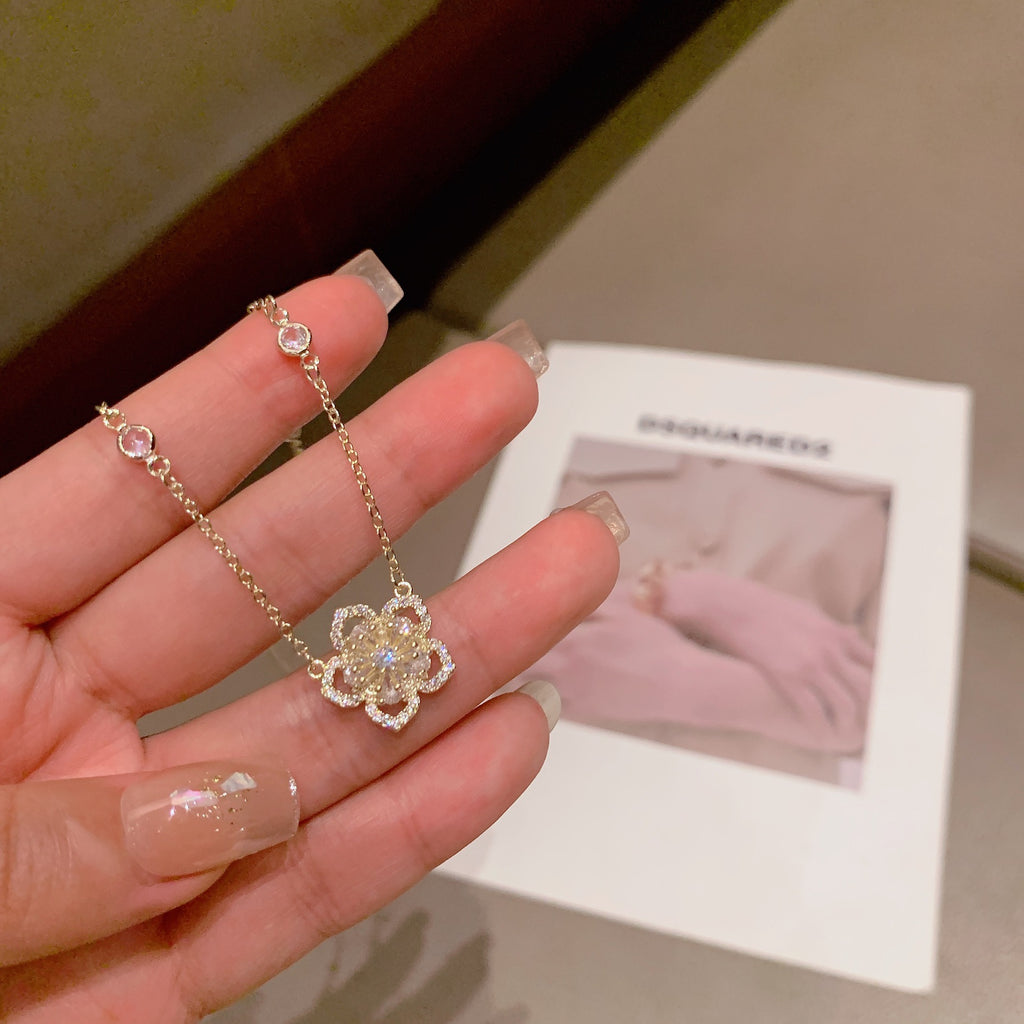 পীচ ব্লসম মাইক্রো-ইনলেইড জিরকন ফুল ক্ল্যাভিকল চেইন