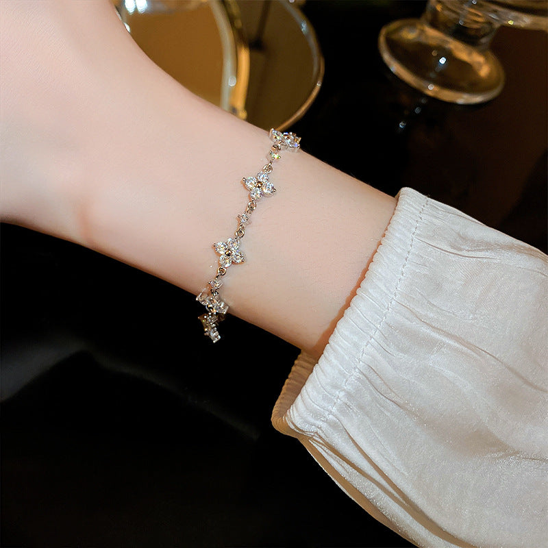 Cold Wind Zircon Flower Bracelet