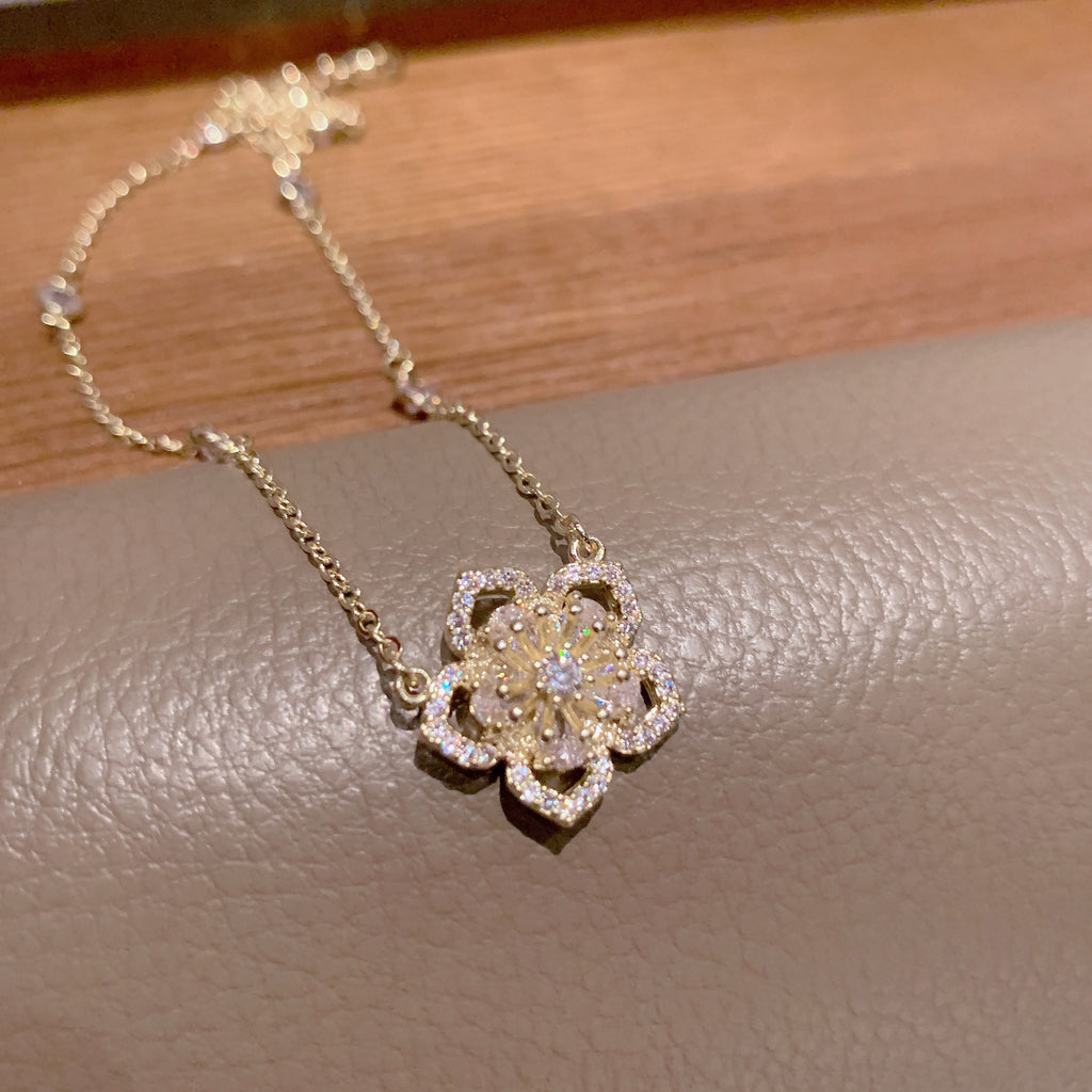 পীচ ব্লসম মাইক্রো-ইনলেইড জিরকন ফুল ক্ল্যাভিকল চেইন